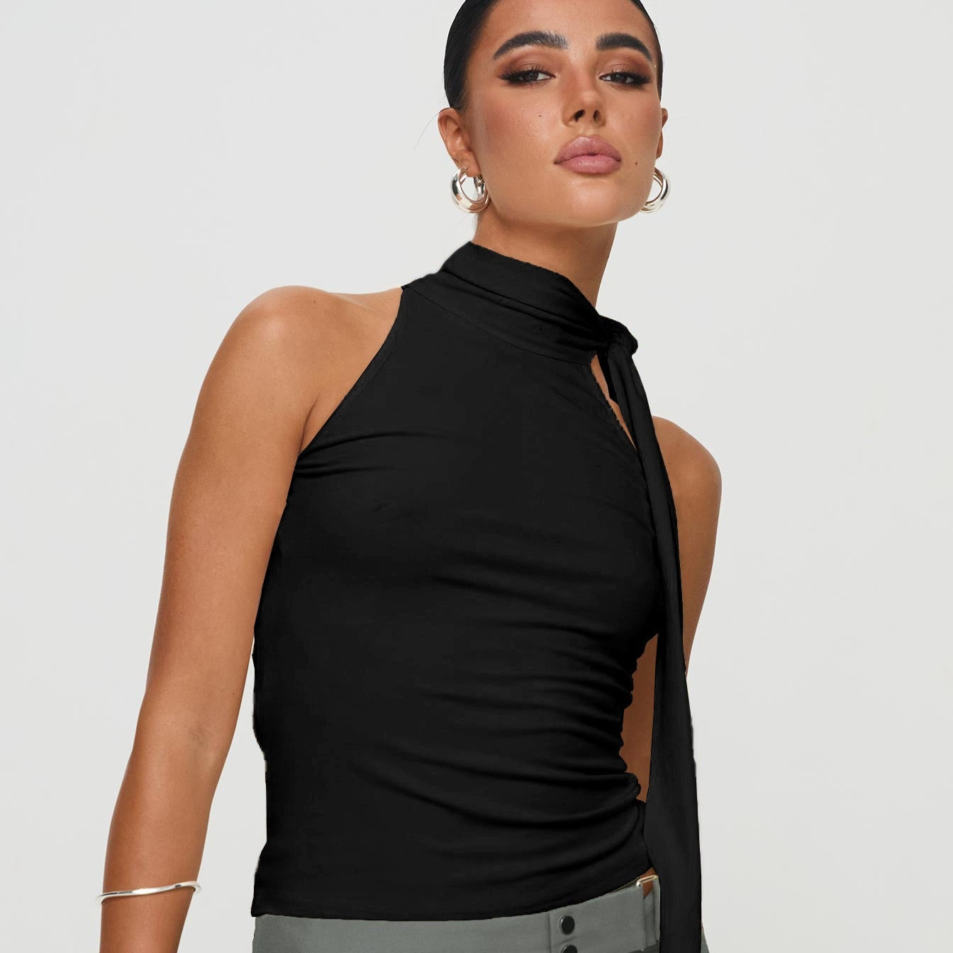 Ärmelloses Neckholder-Top für Damen mit asymmetrischer Schleife - Natalia