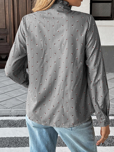 Langärmelige Damenbluse mit Rüschen und hohem Halsausschnitt - Lorena