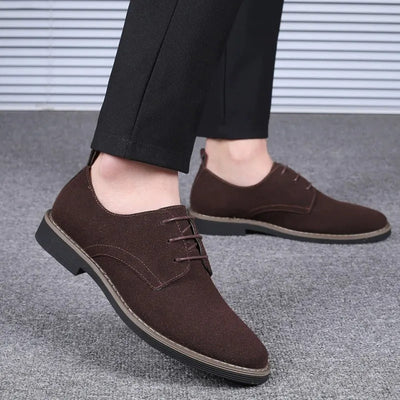Herrenschuhe aus Wildleder im klassischen britischen Stil - Hugo