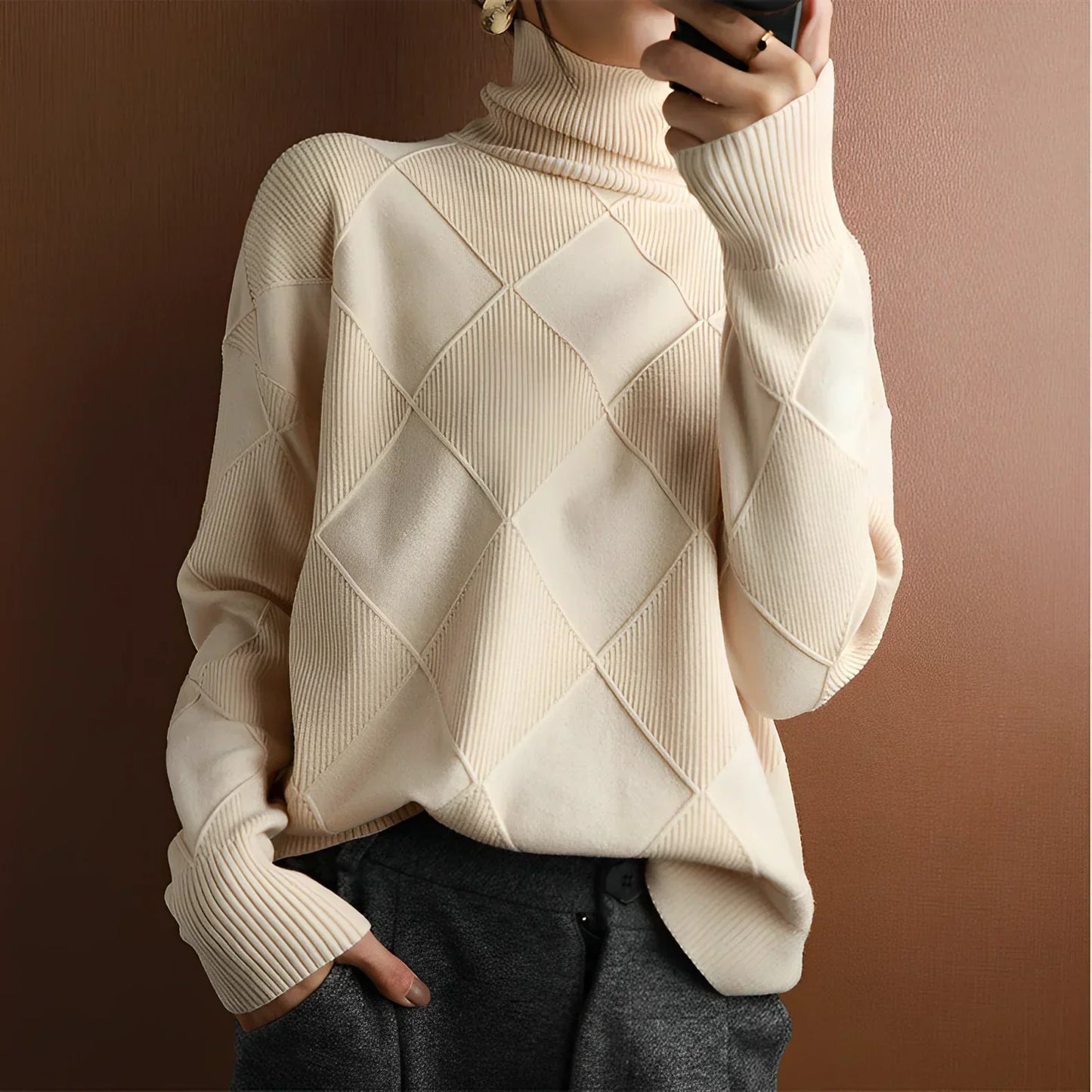 Cloe Blair - Rollkragenpullover