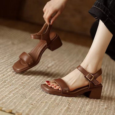 Quadratische Damen-Sandalen mit breitem Absatz und verstellbarem Riemen - Mireille
