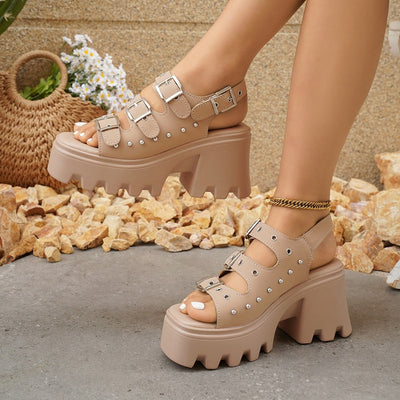 Damen Plateau Sandalen mit Nieten Design - Renata