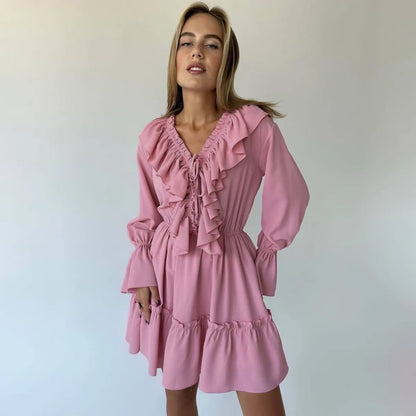 Alondra - Langärmeliges Kleid mit plissiertem V-Ausschnitt und Volants Fashion