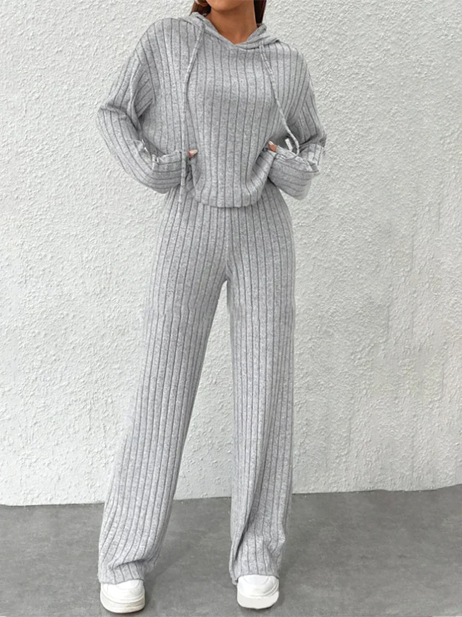 ALORA - Set aus gestricktem Kapuzenpullover und weiter Hose