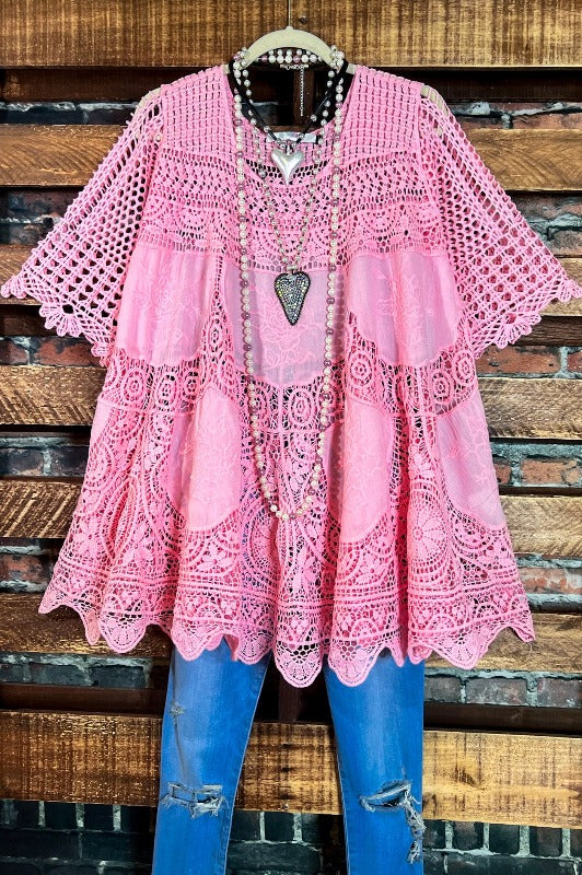 Liora - Feeënjurk in bohemian stijl met bloementuniek van kant in roze