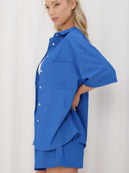 Anneta - Set aus Hemd mit Button-Down-Kragen und Shorts, blau