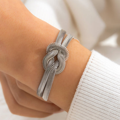 Scarlette Sleek Knot Armbänder