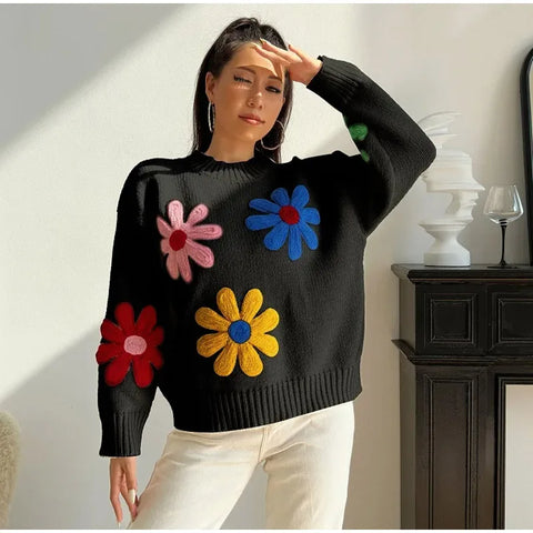 Farah - Grobstrickpullover mit auffälligen Blumen-Applikationen