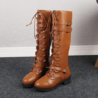 Bailee - Retro-Stiefel mit flacher Schnalle und Schnürung