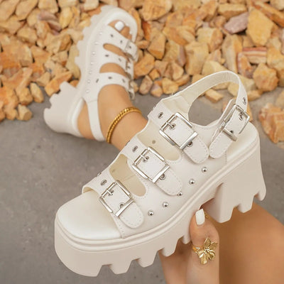 Damen Plateau Sandalen mit Nieten Design - Renata