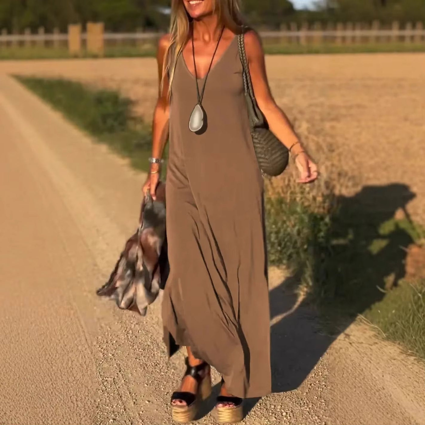 Langes Damenkleid mit fließenden Trägern im lässigen Stil - Celina