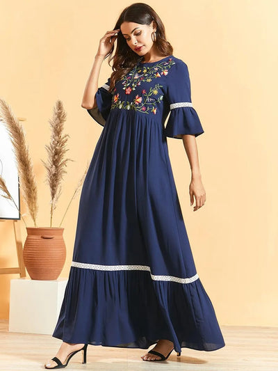 Langes Damenkleid mit böhmischer Blumenstickerei - Adriana