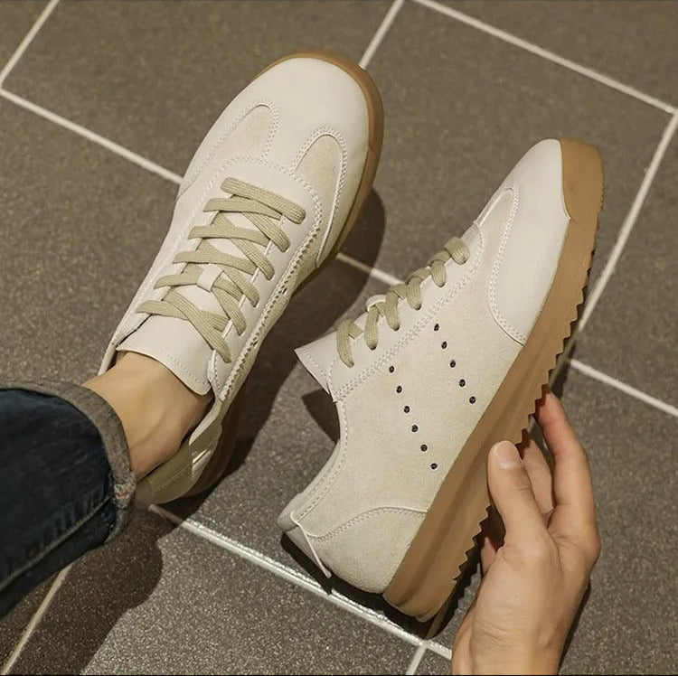 Sportliche Herren-Turnschuhe aus Wildleder und Kunstleder mit gezackter Sohle - Cielo