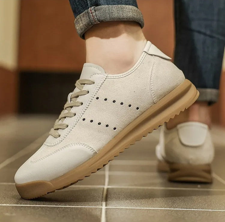 Sportliche Herren-Turnschuhe aus Wildleder und Kunstleder mit gezackter Sohle - Cielo