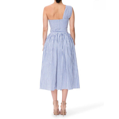 Fein gestreiftes Damen-Midikleid mit asymmetrischem Ausschnitt - Berenice