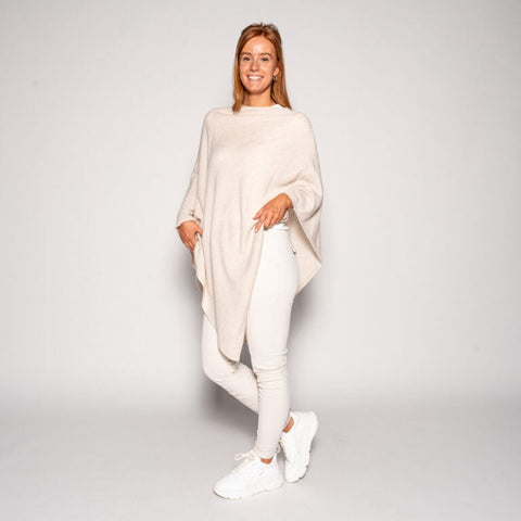 Mery - Modischer Poncho mit Asymmetrie