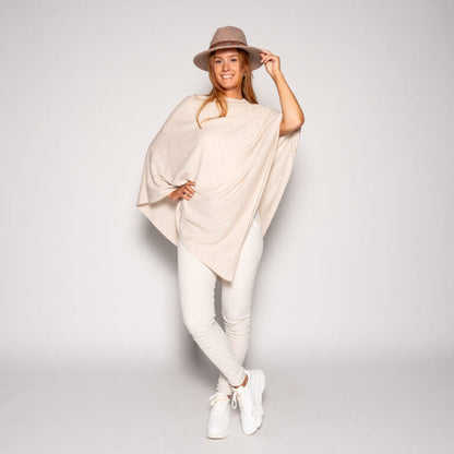 Mery - Modischer Poncho mit Asymmetrie