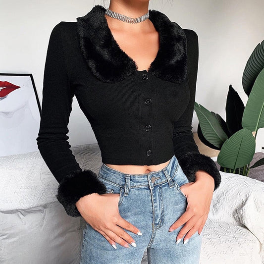 Elva - Cropped Pullover mit flauschigem Pelzkragen und Knöpfen