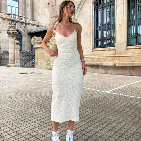 Maya - Midikleid mit Neckholder und strukturierten Schlitzkanten