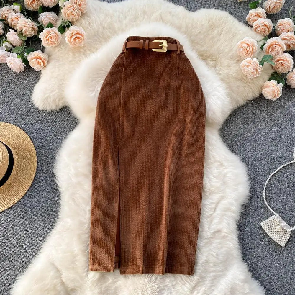 Cordrock mit Seitenschlitz und hoher Taille, elegant und raffiniert, perfekt für einen anspruchsvollen und trendigen Look